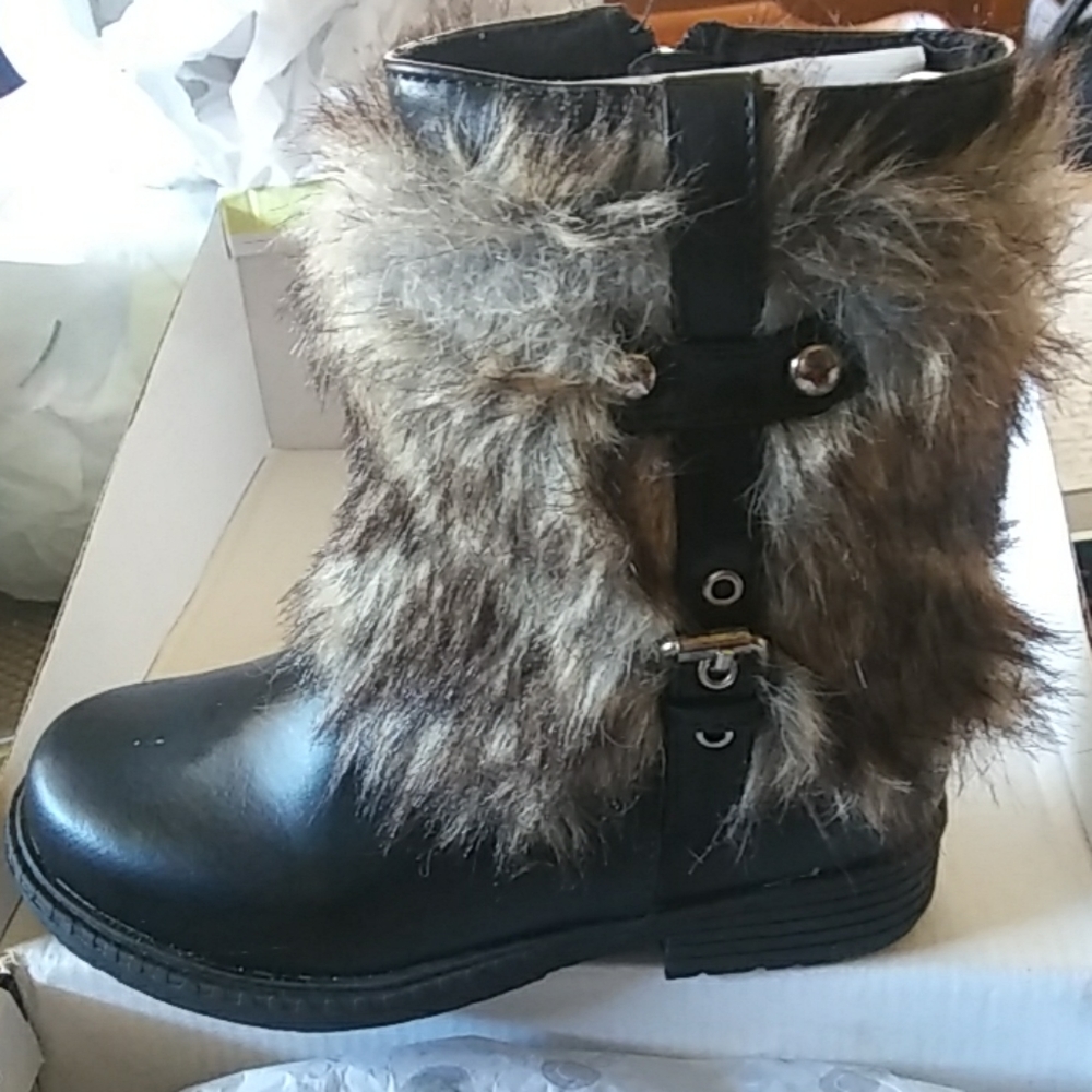 New Stylish Girls Faux Fur Shorts Boots